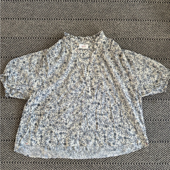 XiRENA Tops - XiRENA Blue and White Floral Top